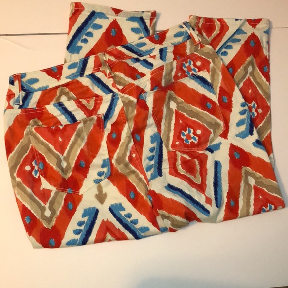 Chicos the Platinum crop in Aztec print. Size 1P - Picture 6 of 6